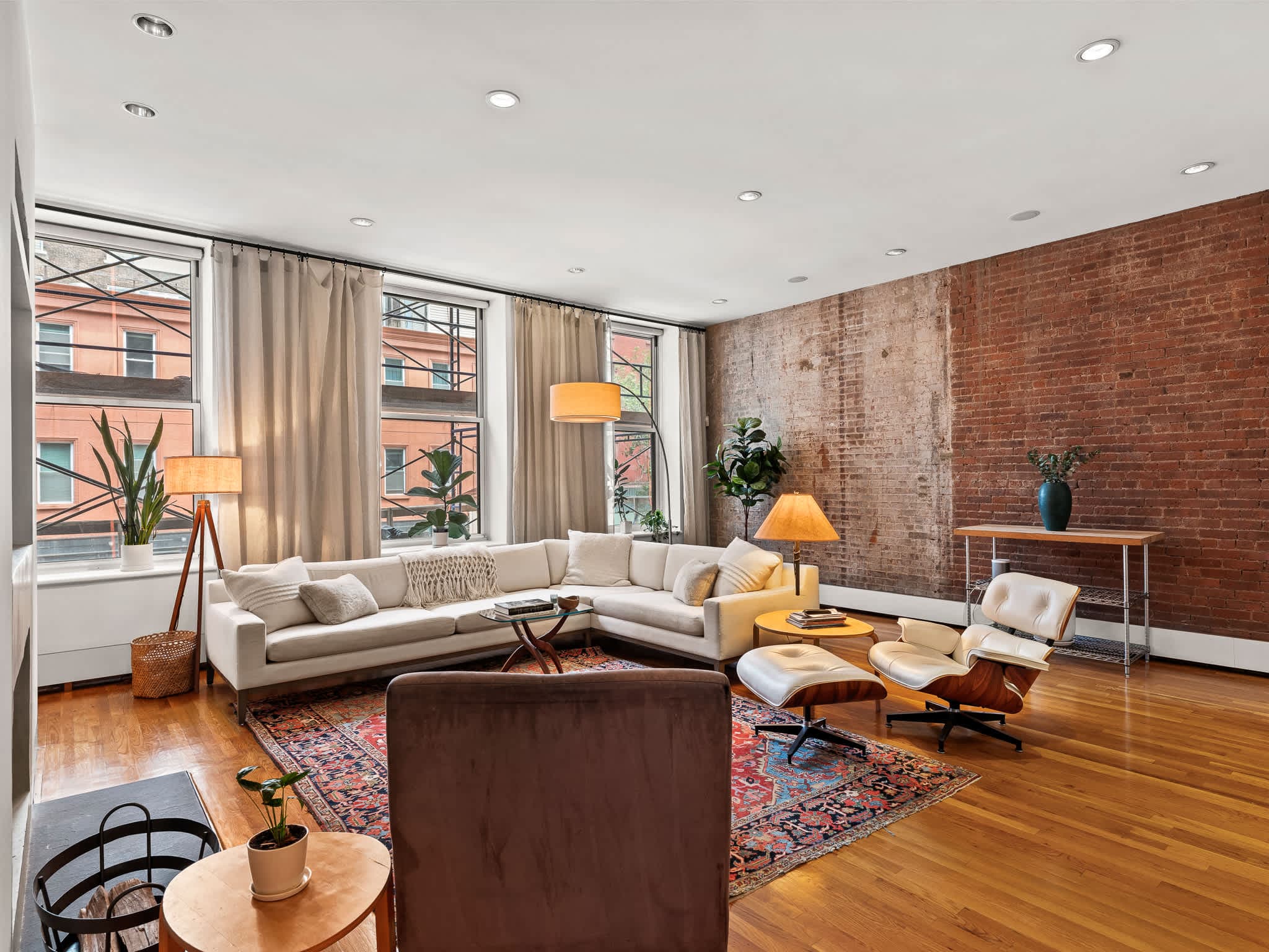 Reade Atelier | Tribeca | Designer Apartment w/ Shared Rooftop & Gym photo 2
