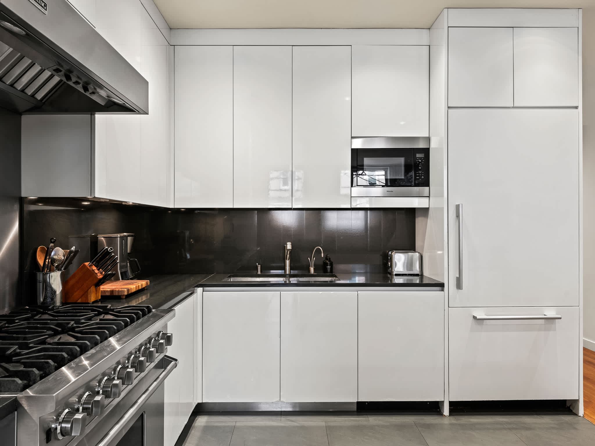 Reade Atelier | Tribeca | Designer Apartment w/ Shared Rooftop & Gym photo 13