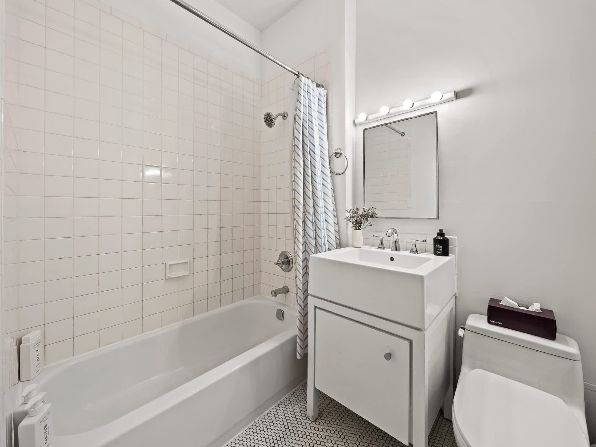 Reade Atelier | Tribeca | Designer Apartment w/ Shared Rooftop & Gym photo 26