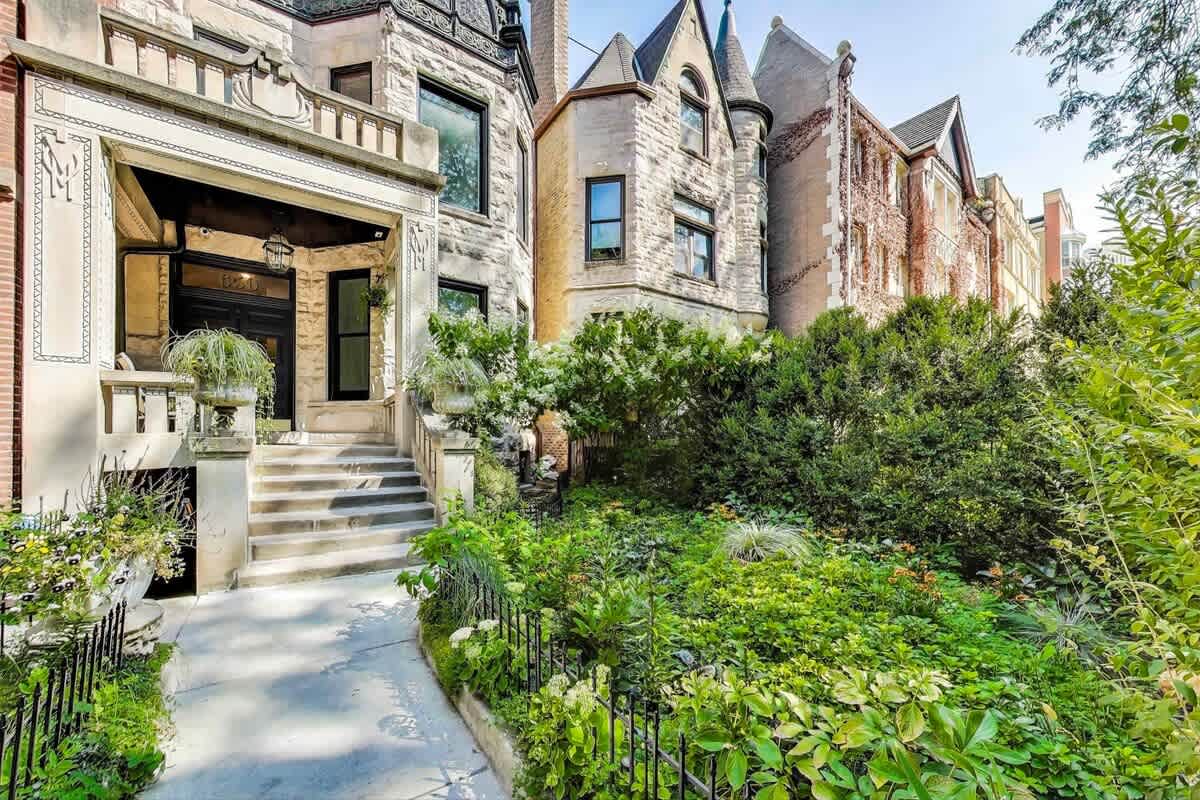 Wrightwood Place | Lincoln Park | Elegant Apartment photo 3