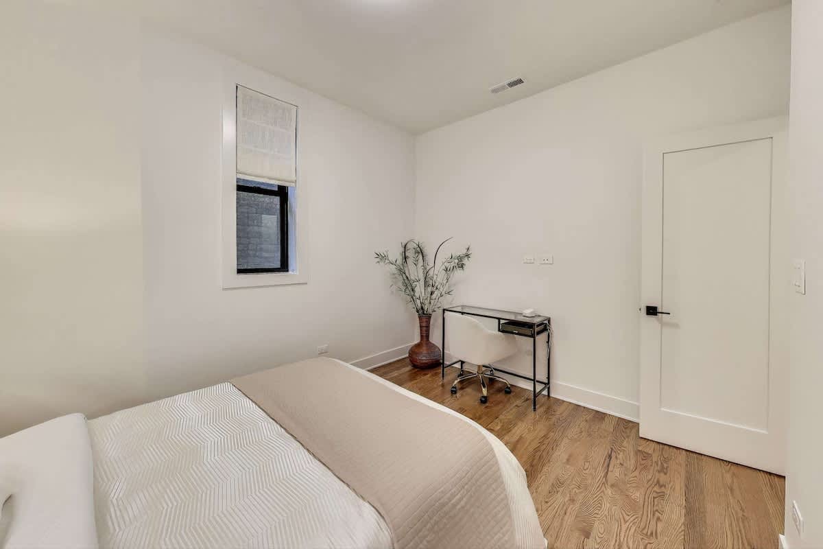 Wrightwood Place | Lincoln Park | Elegant Apartment photo 22