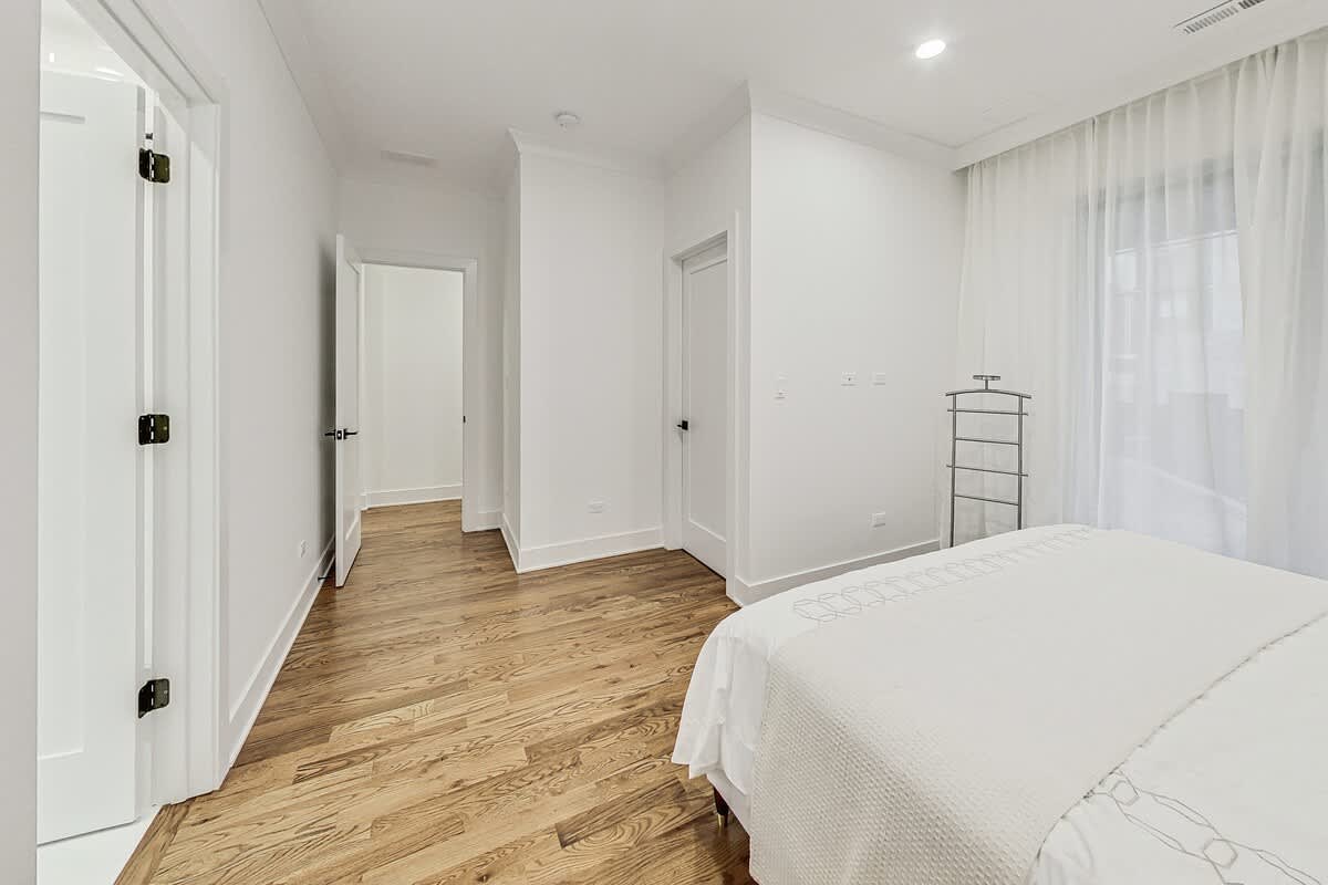 Wrightwood Place | Lincoln Park | Elegant Apartment photo 23