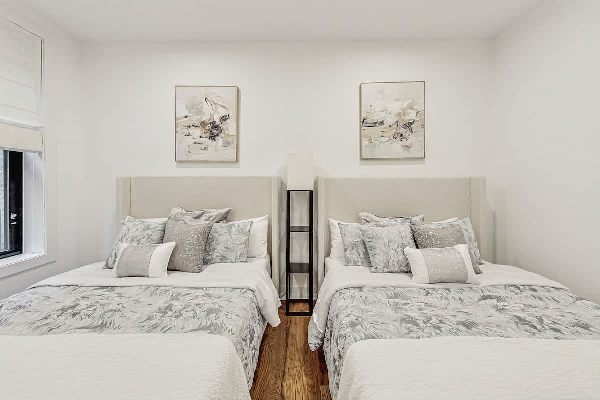 Wrightwood Place | Lincoln Park | Elegant Apartment photo 26