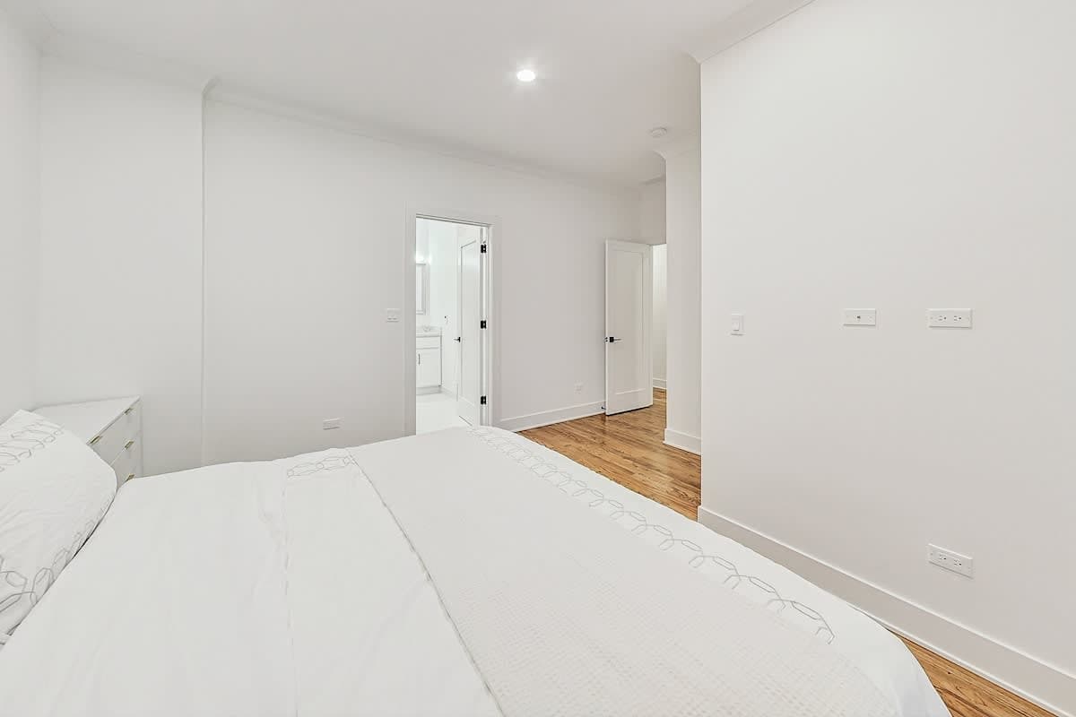 Wrightwood Place | Lincoln Park | Elegant Apartment photo 29