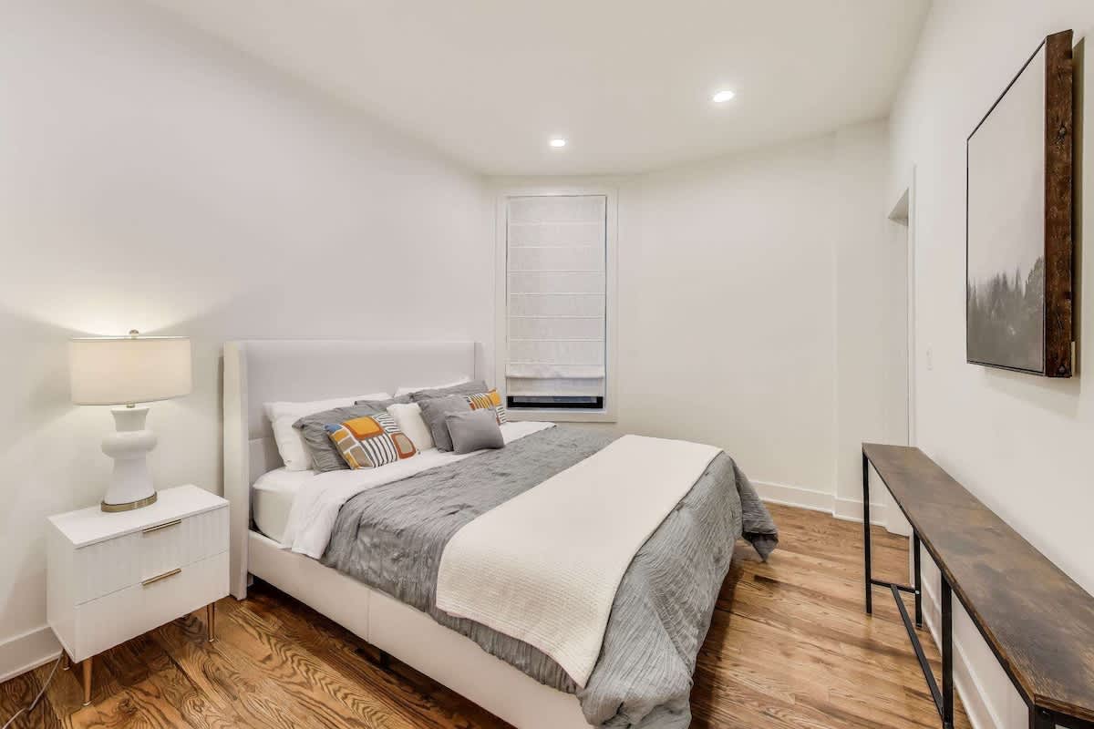 Wrightwood Place | Lincoln Park | Elegant Apartment photo 28