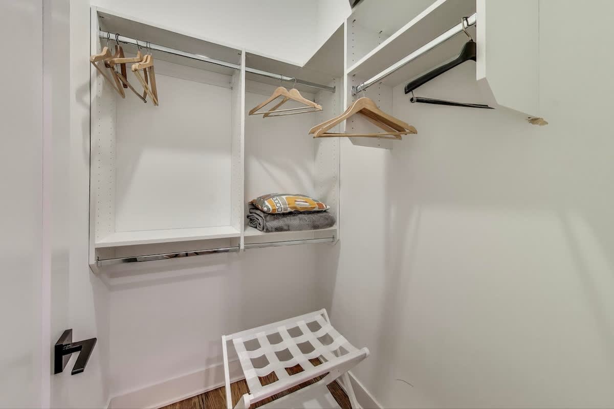 Wrightwood Place | Lincoln Park | Elegant Apartment photo 34