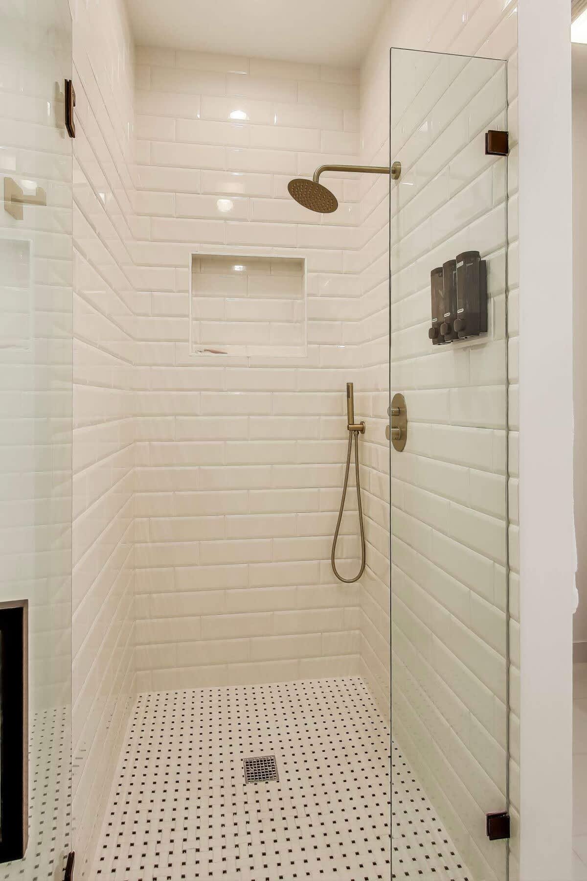 Wrightwood Place | Lincoln Park | Elegant Apartment photo 44