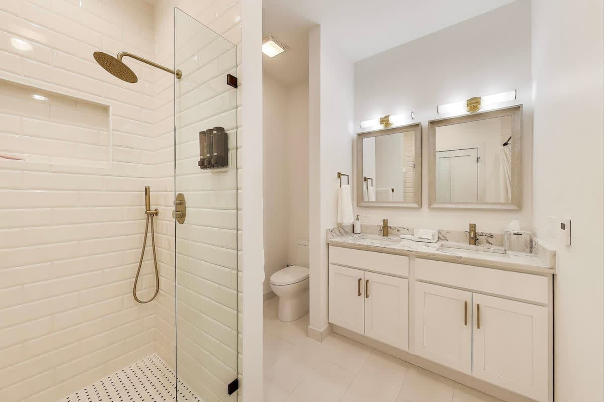Wrightwood Place | Lincoln Park | Elegant Apartment photo 45
