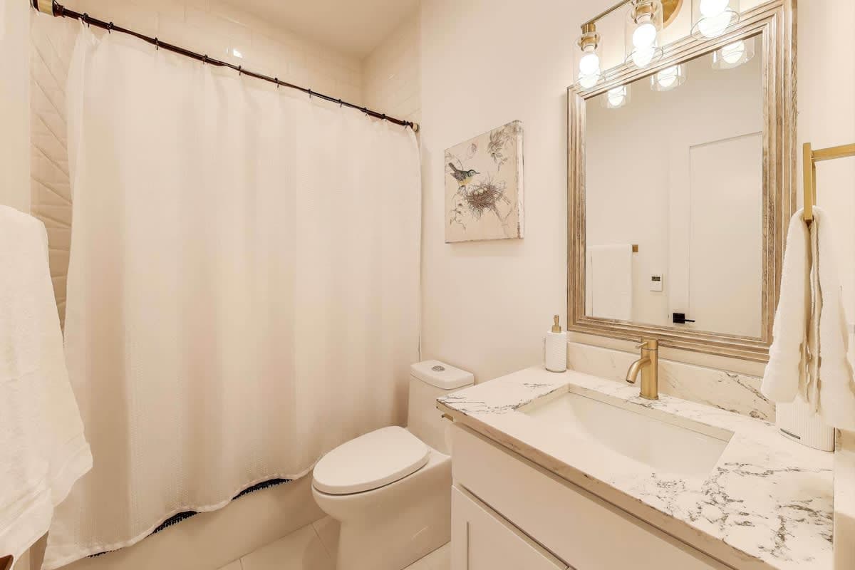 Wrightwood Place | Lincoln Park | Elegant Apartment photo 52