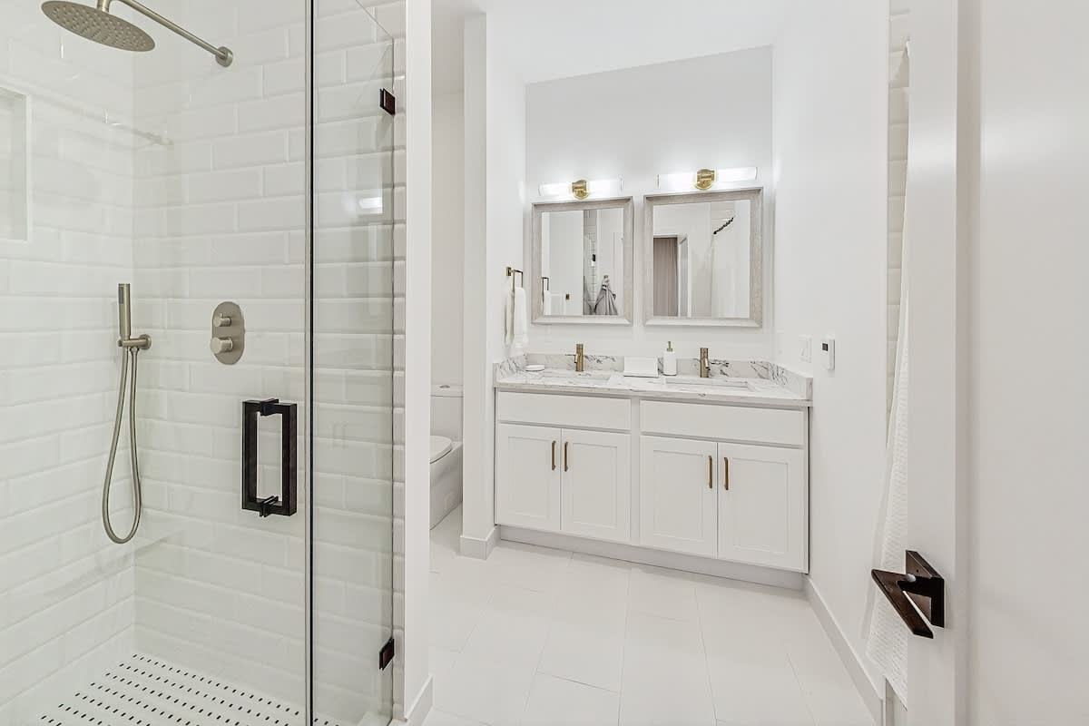 Wrightwood Place | Lincoln Park | Elegant Apartment photo 56