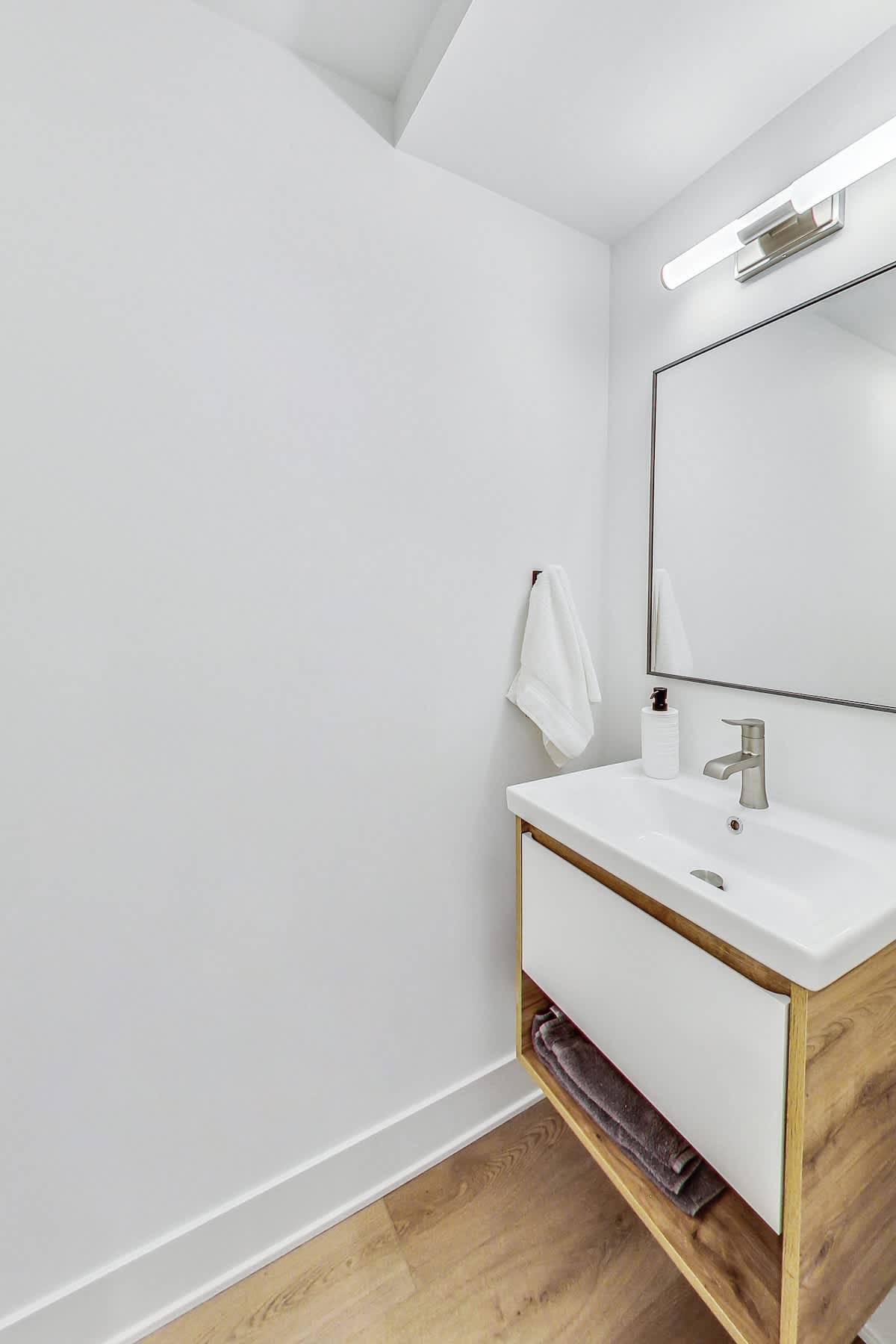 Wrightwood Place | Lincoln Park | Elegant Apartment photo 58