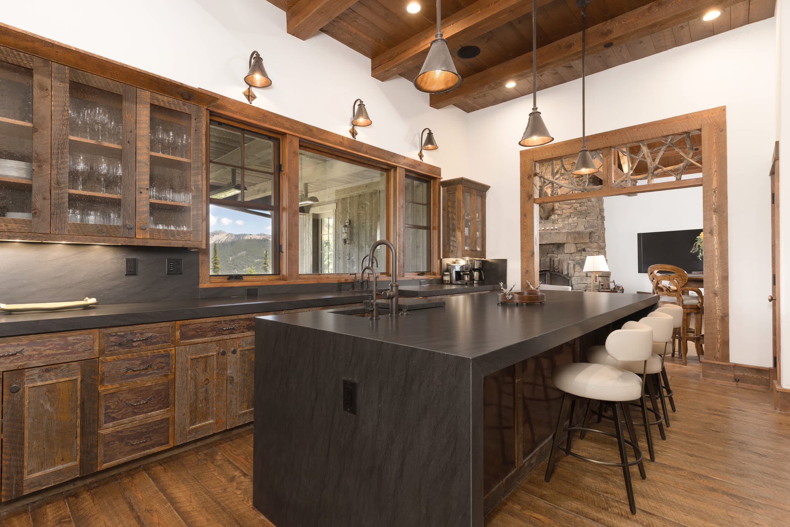 Renegade Cabin | Big Sky | Luxury Ski-In/Out Retreat with Hot Tub & BBQ photo 5