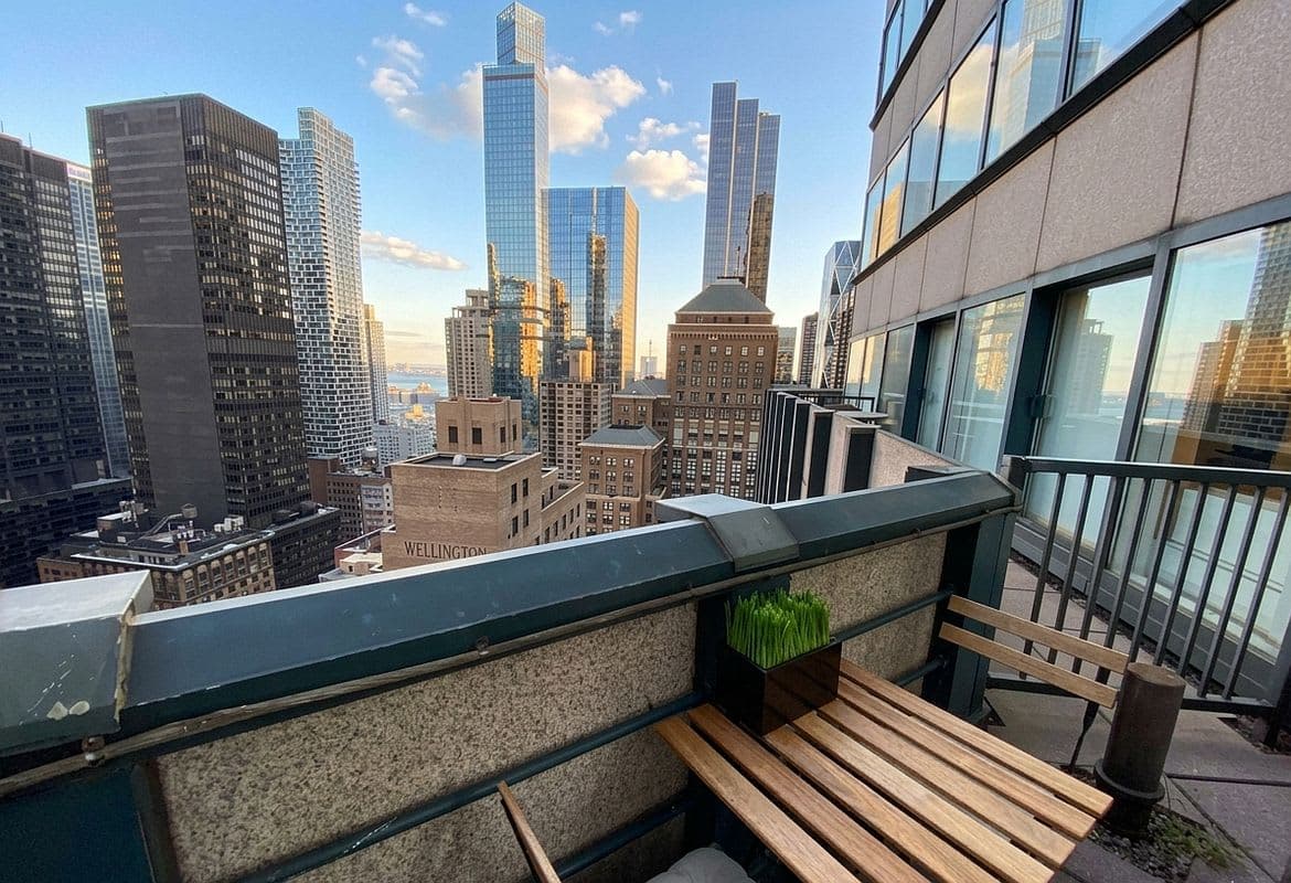 Spire Place | Midtown Manhattan | Chic Apartment main photo