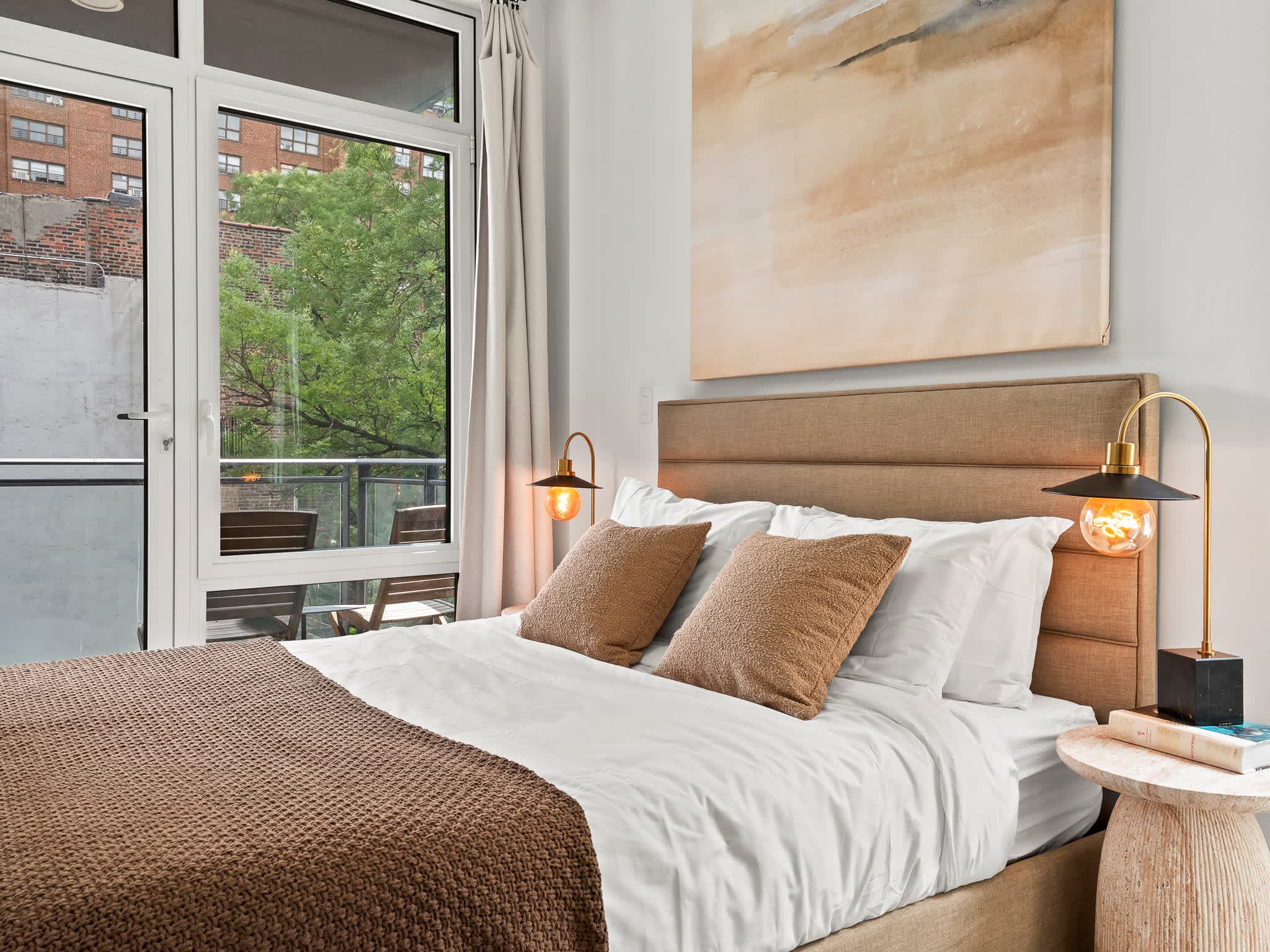 Sunshine Cottage | East Village | Cozy Apt w/ Balcony & Gym photo 2