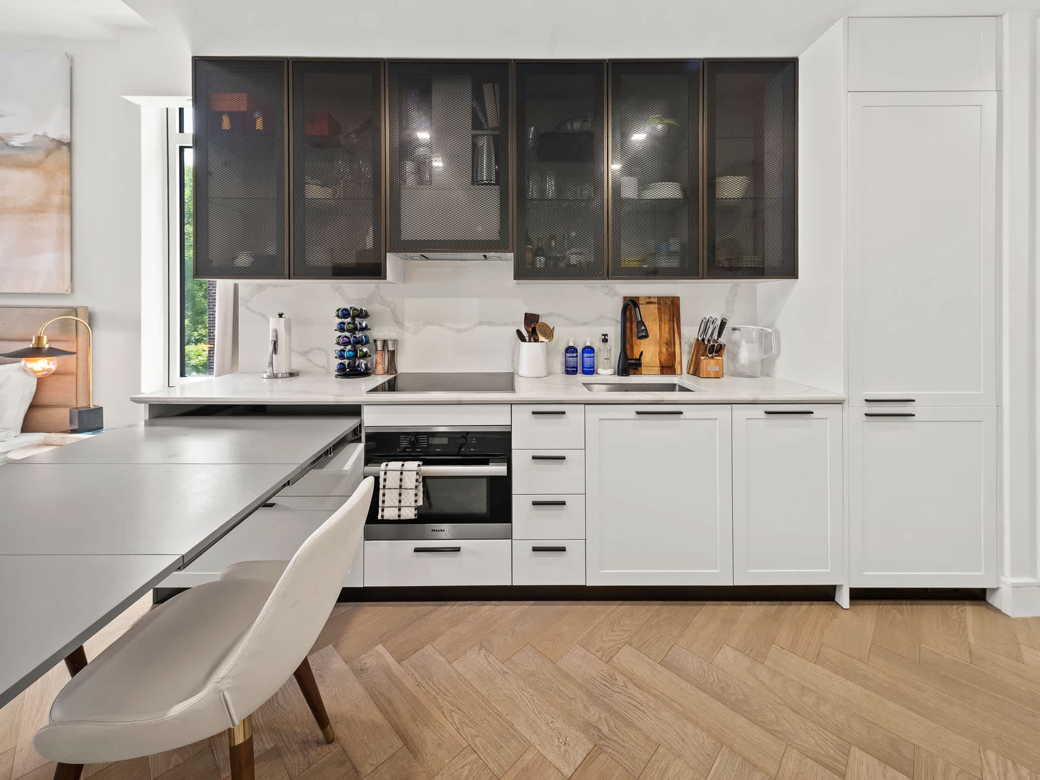 Sunshine Cottage | East Village | Cozy Apt w/ Balcony & Gym photo 4