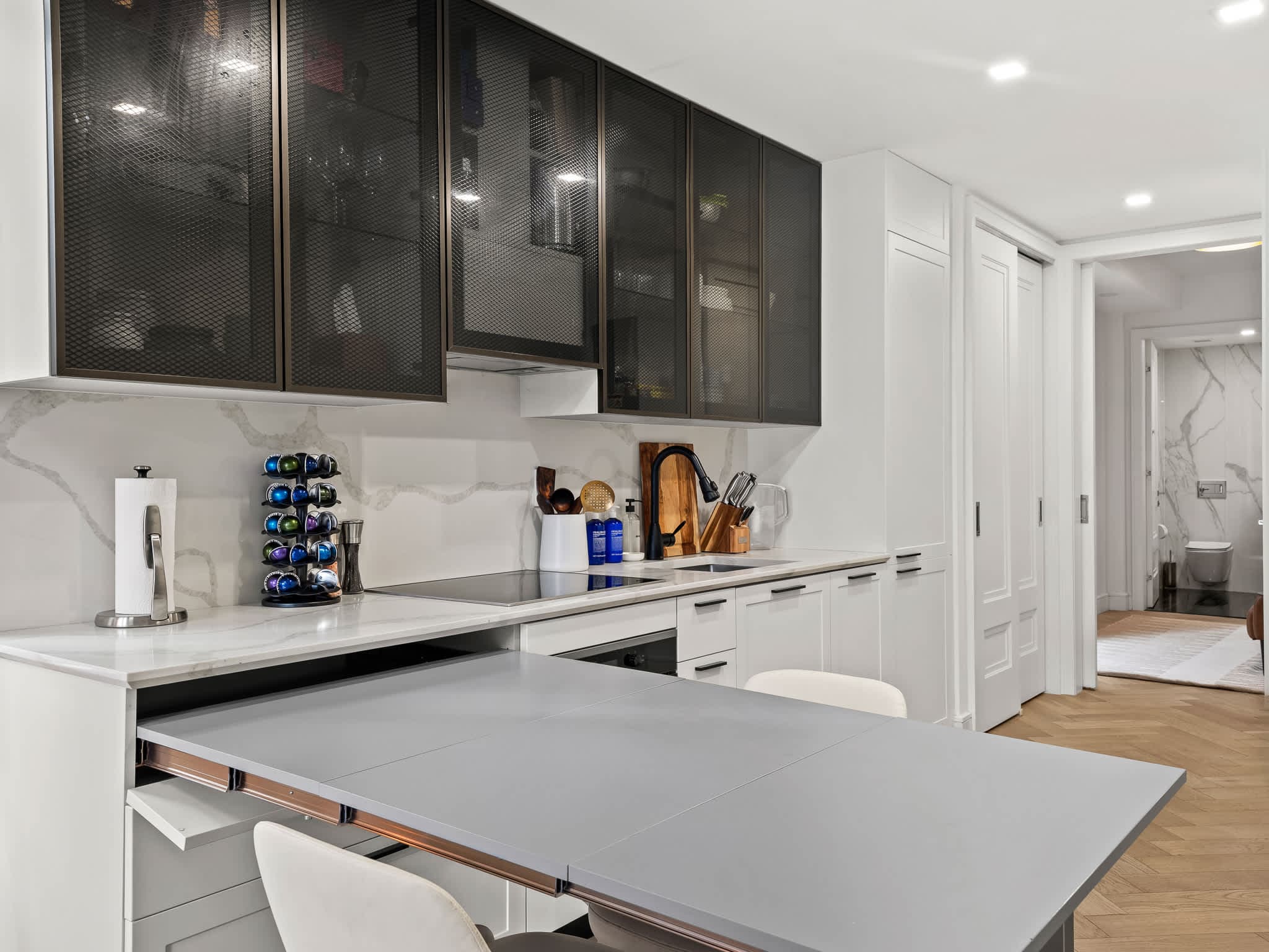 Sunshine Cottage | East Village | Cozy Apt w/ Balcony & Gym photo 7