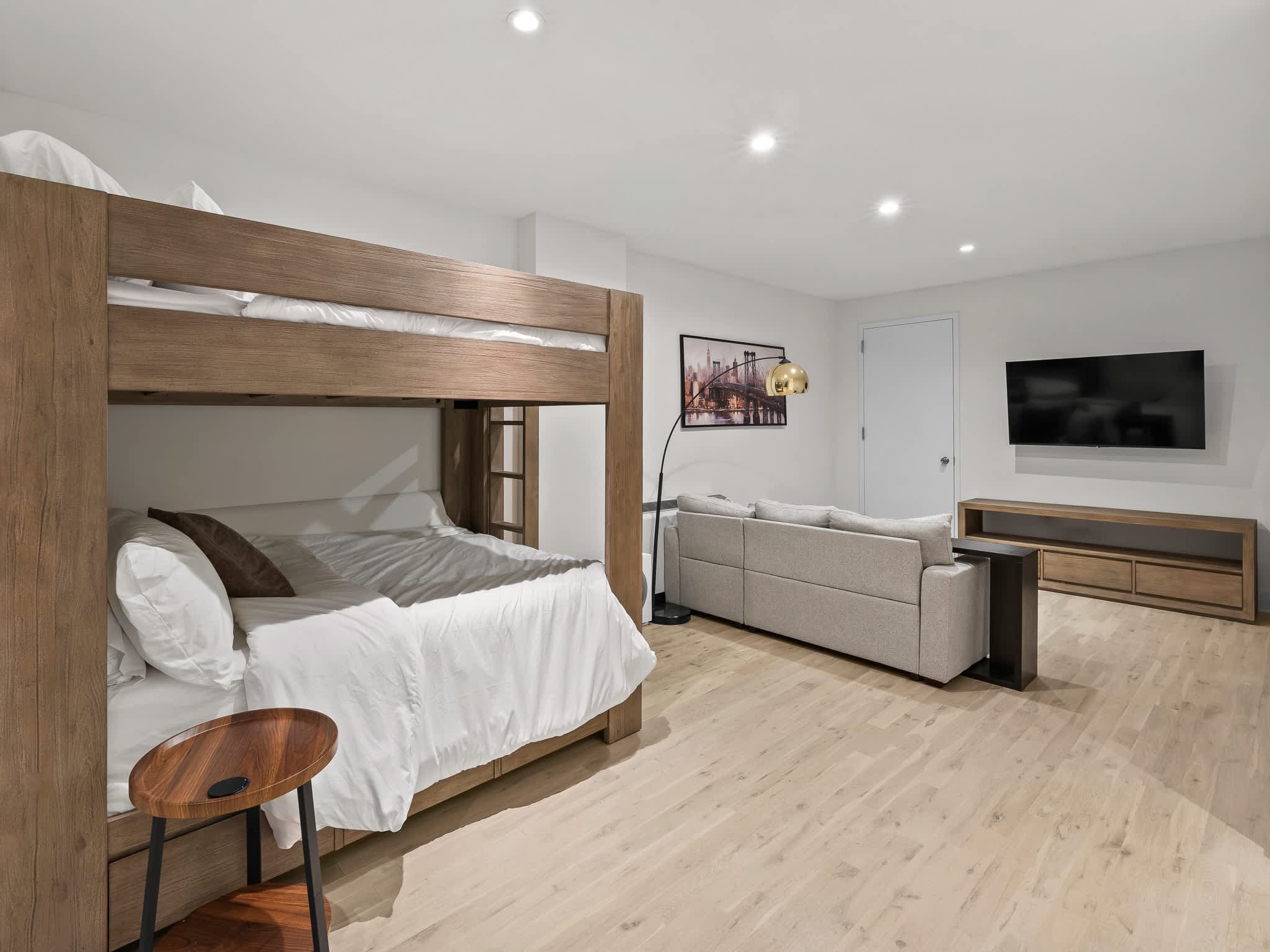 The Briar | Hell's Kitchen | Chic Apartment photo 13
