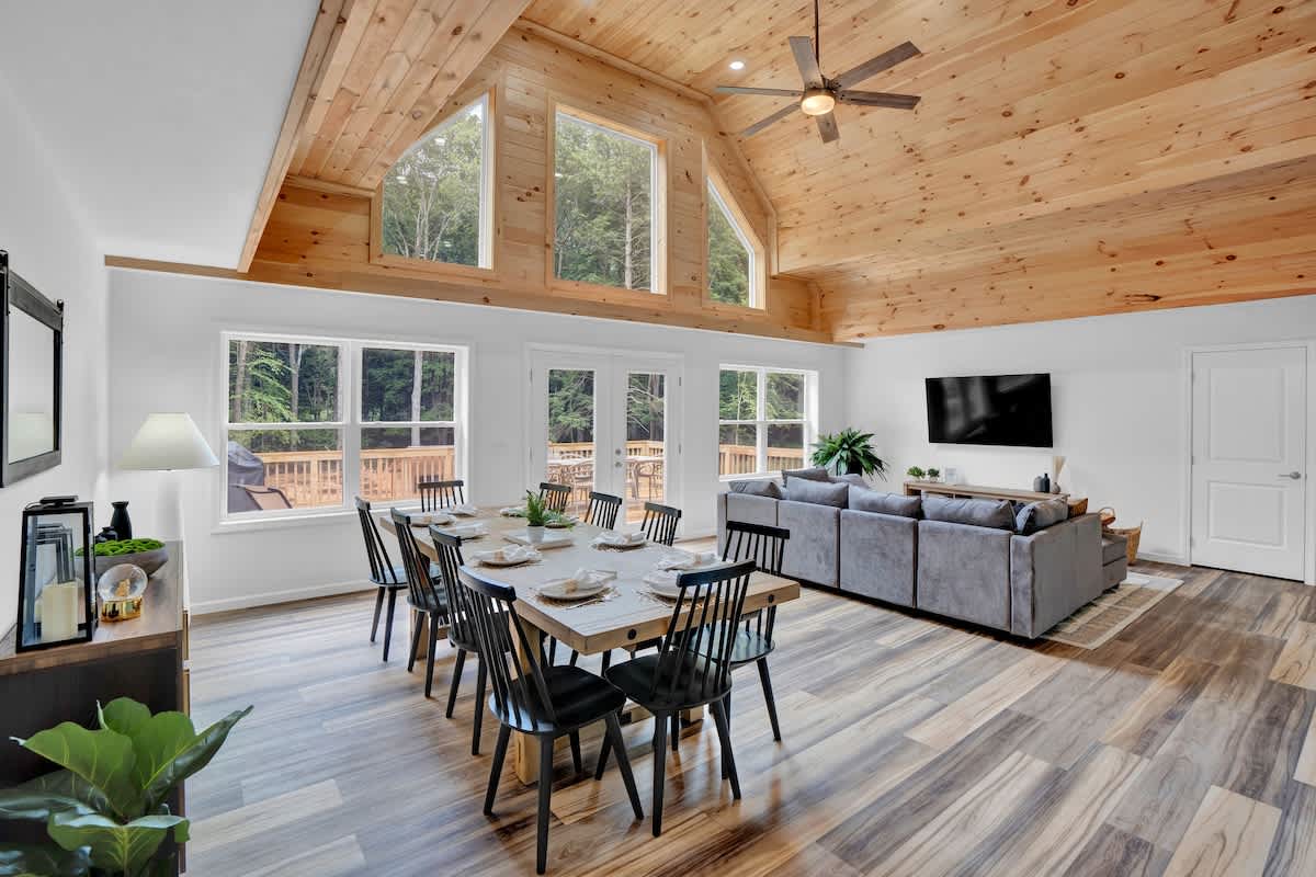Spruce Chalet | Blakeslee | Luxury Retreat with Private Spa & Golf Simulator photo 11