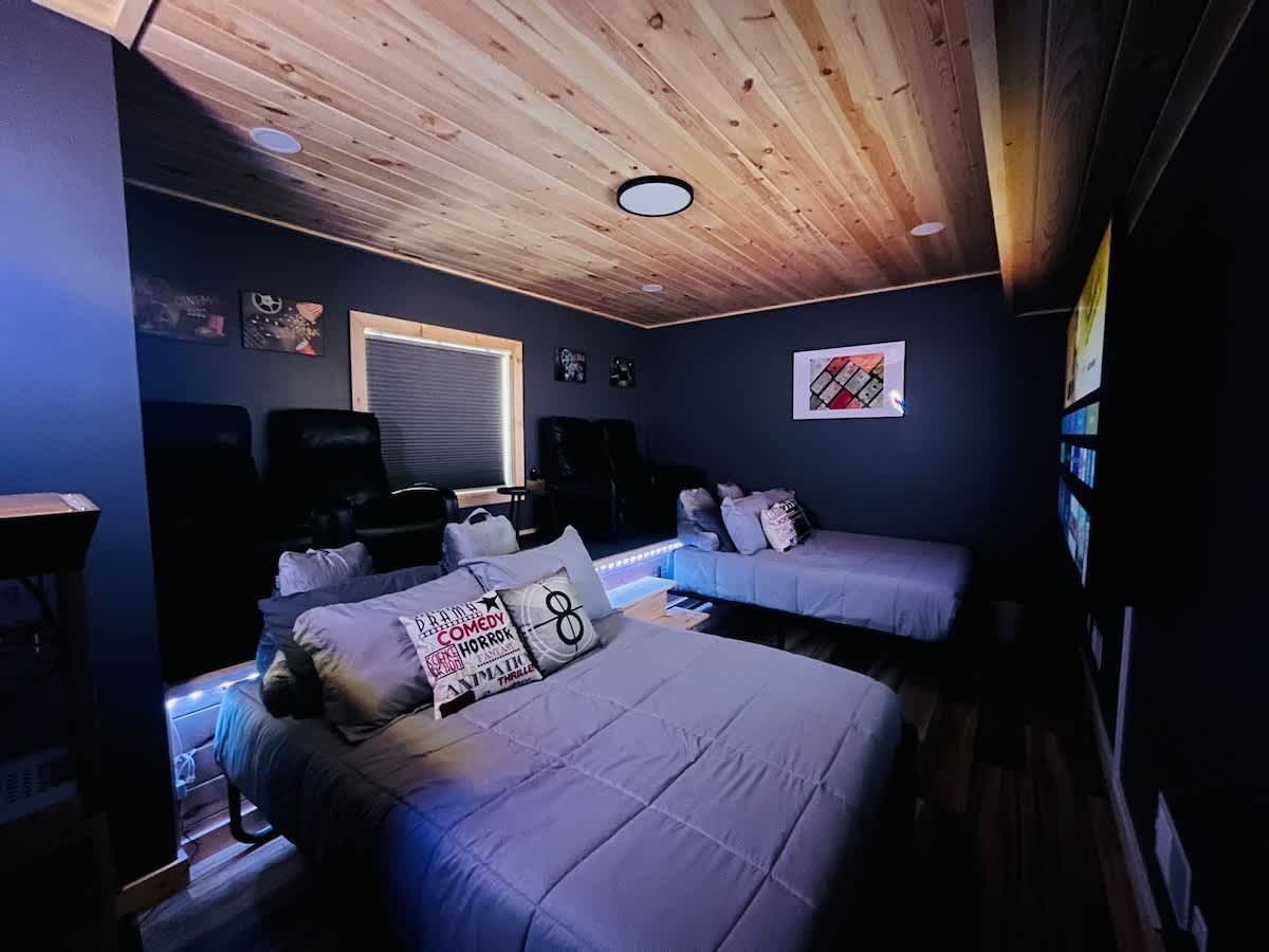 Spruce Chalet | Blakeslee | Luxury Retreat with Private Spa & Golf Simulator photo 32