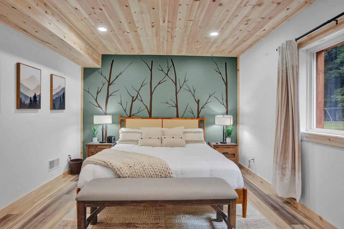 Spruce Chalet | Blakeslee | Luxury Retreat with Private Spa & Golf Simulator photo 37
