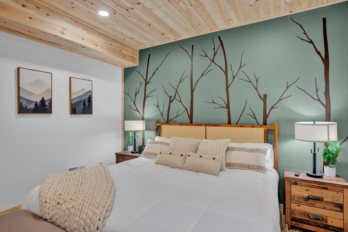 Spruce Chalet | Blakeslee | Luxury Retreat with Private Spa & Golf Simulator photo 36