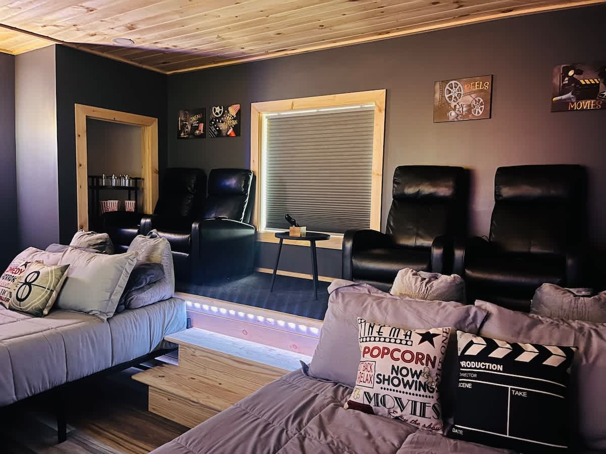 Spruce Chalet | Blakeslee | Luxury Retreat with Private Spa & Golf Simulator photo 33