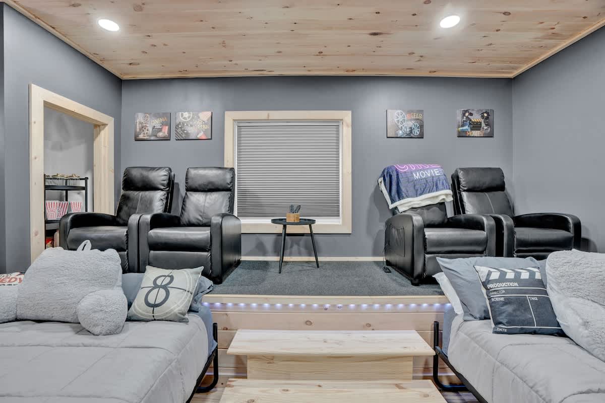 Spruce Chalet | Blakeslee | Luxury Retreat with Private Spa & Golf Simulator photo 34