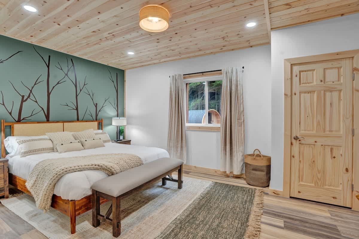 Spruce Chalet | Blakeslee | Luxury Retreat with Private Spa & Golf Simulator photo 38