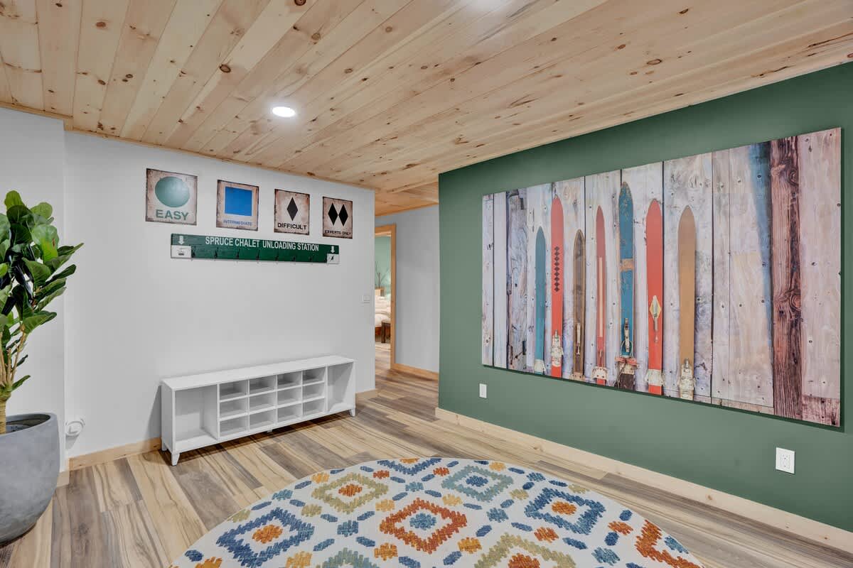 Spruce Chalet | Blakeslee | Luxury Retreat with Private Spa & Golf Simulator photo 42