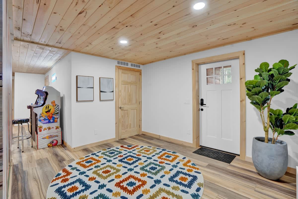 Spruce Chalet | Blakeslee | Luxury Retreat with Private Spa & Golf Simulator photo 41