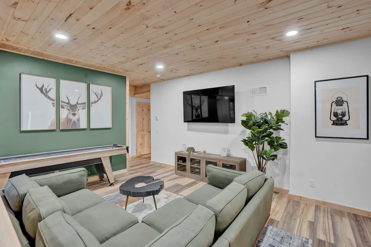 Spruce Chalet | Blakeslee | Luxury Retreat with Private Spa & Golf Simulator photo 50
