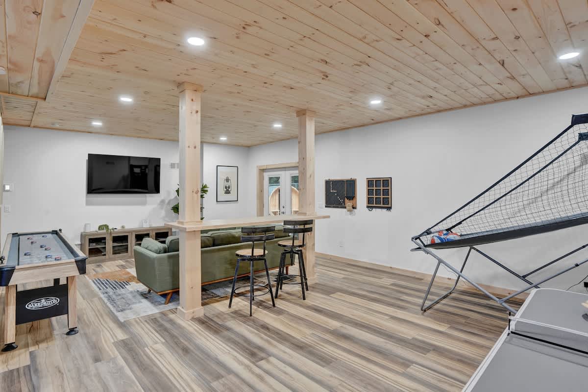 Spruce Chalet | Blakeslee | Luxury Retreat with Private Spa & Golf Simulator photo 45