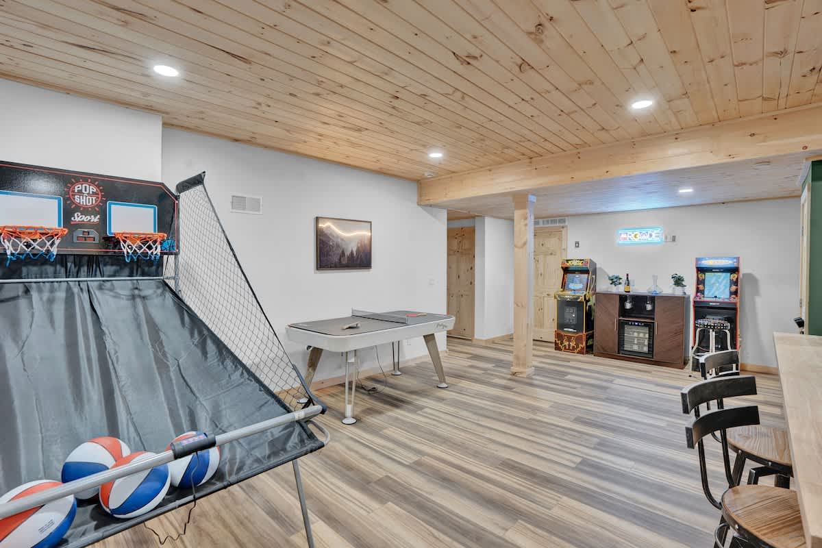 Spruce Chalet | Blakeslee | Luxury Retreat with Private Spa & Golf Simulator photo 47