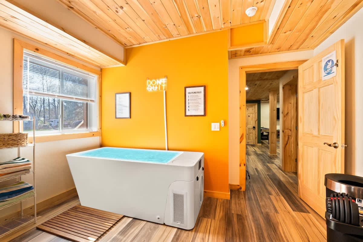Spruce Chalet | Blakeslee | Luxury Retreat with Private Spa & Golf Simulator photo 54