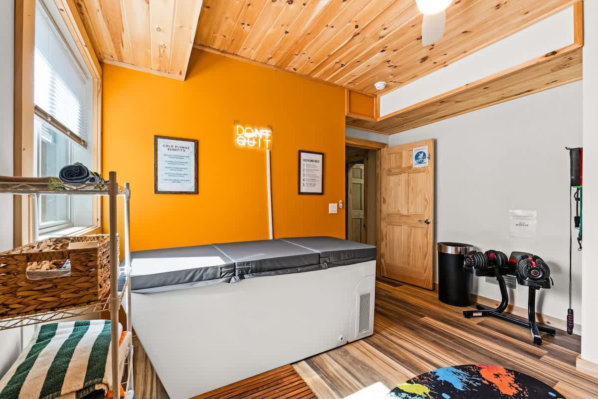 Spruce Chalet | Blakeslee | Luxury Retreat with Private Spa & Golf Simulator photo 56