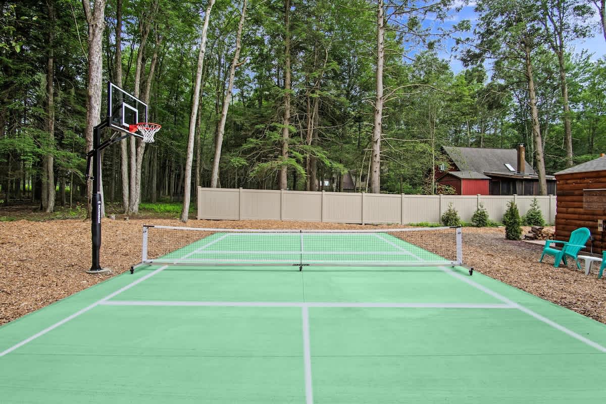 Spruce Chalet | Blakeslee | Luxury Retreat with Private Spa & Golf Simulator photo 63