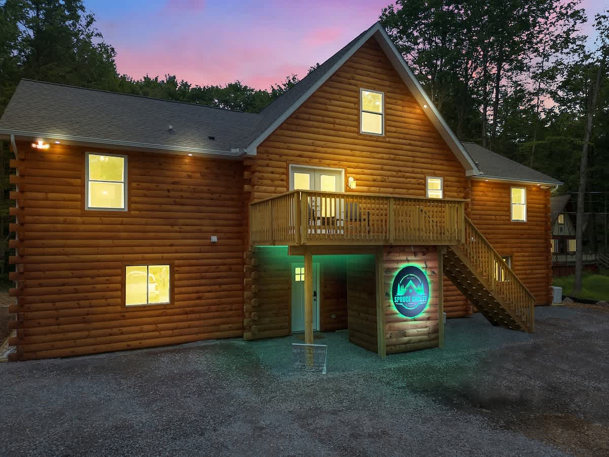 Spruce Chalet | Blakeslee | Luxury Retreat with Private Spa & Golf Simulator photo 71