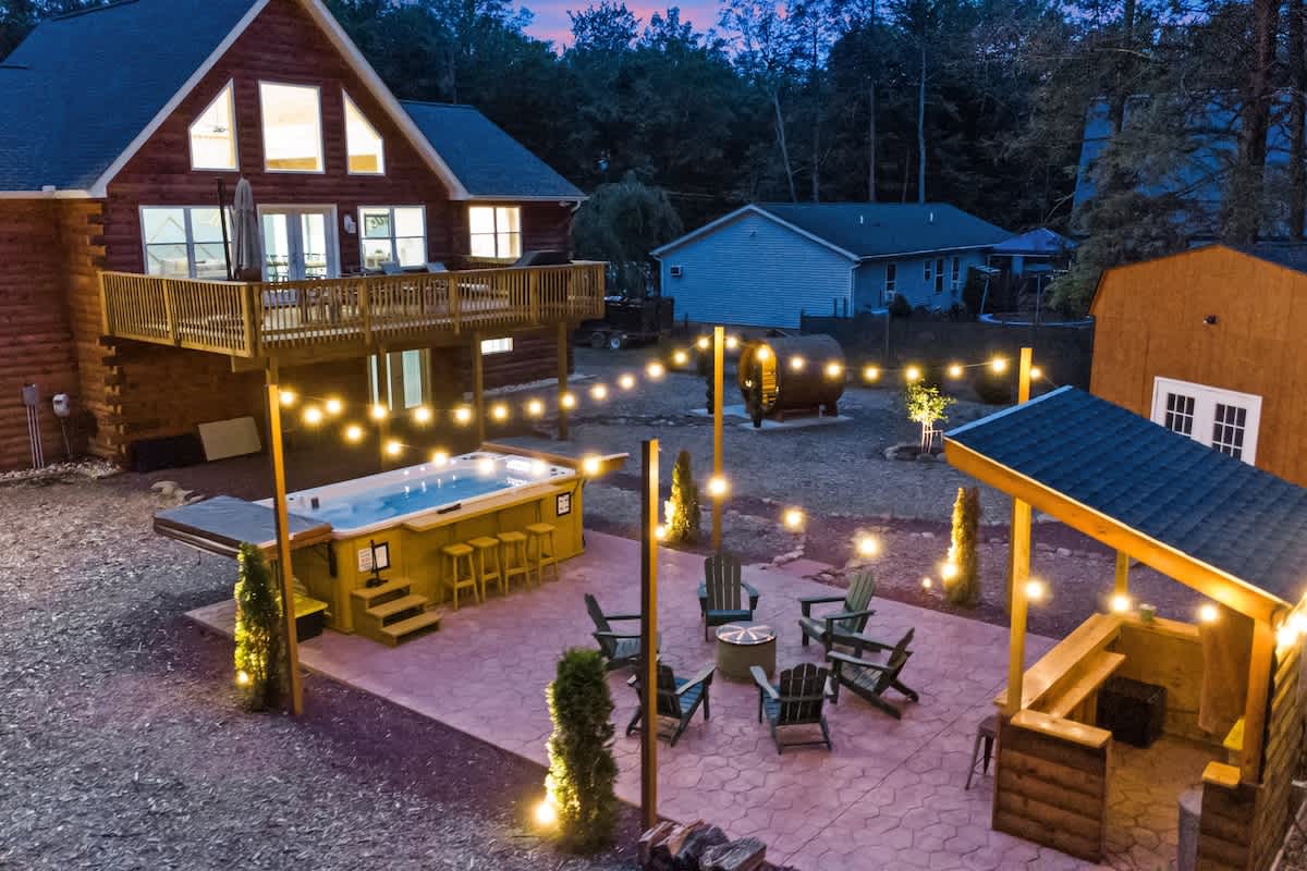 Spruce Chalet | Blakeslee | Luxury Retreat with Private Spa & Golf Simulator photo 70