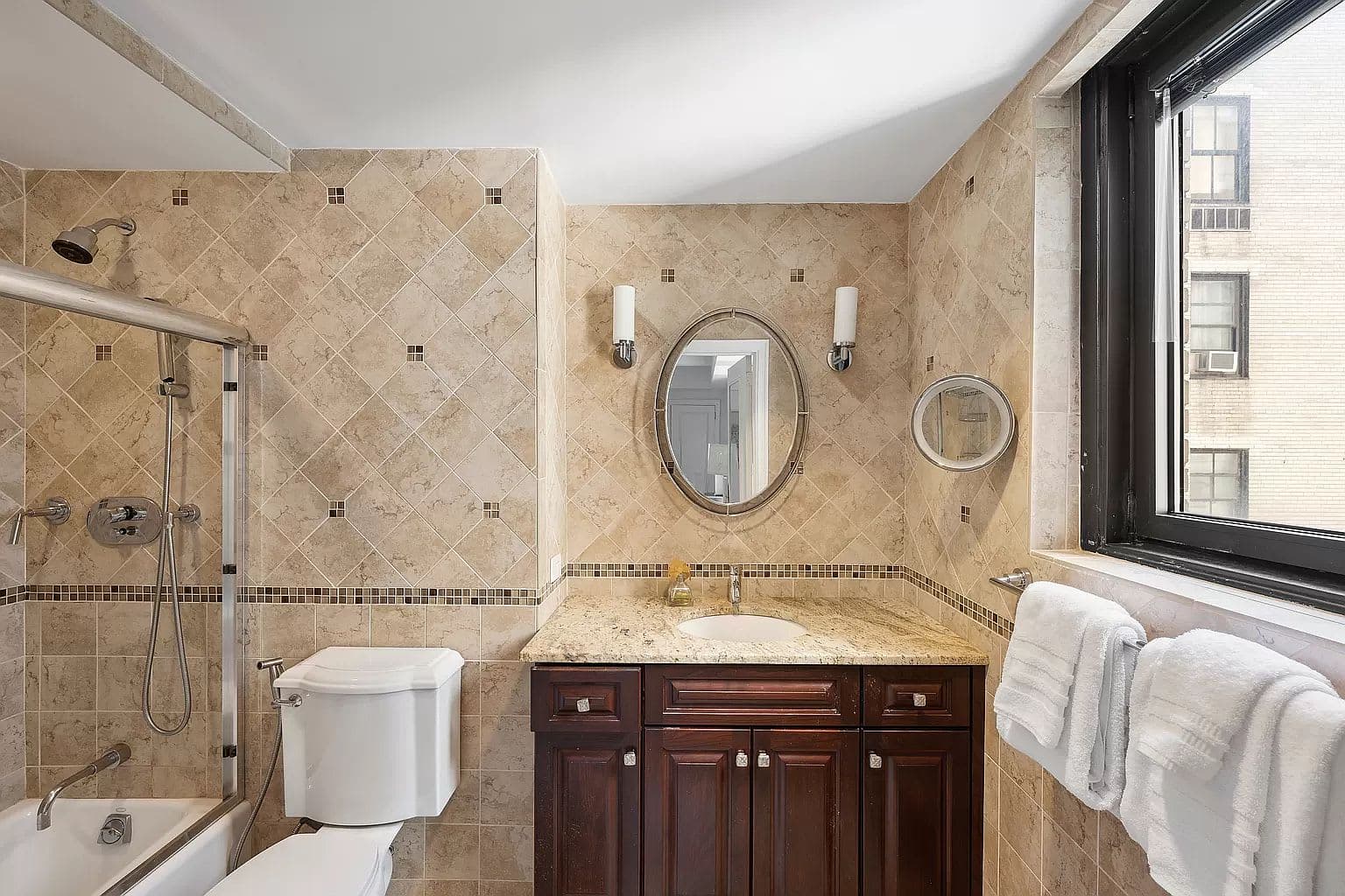 Essex Residence 1001 | Midtown Manhattan | Charming Residence w/Sauna photo 11