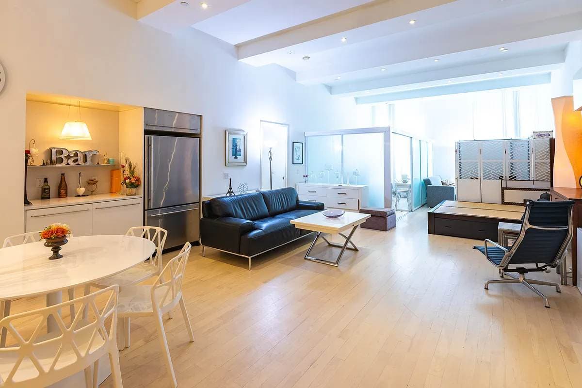 Exchange Loft | Financial District | Designer Loft with Rooftop & Pool photo 3