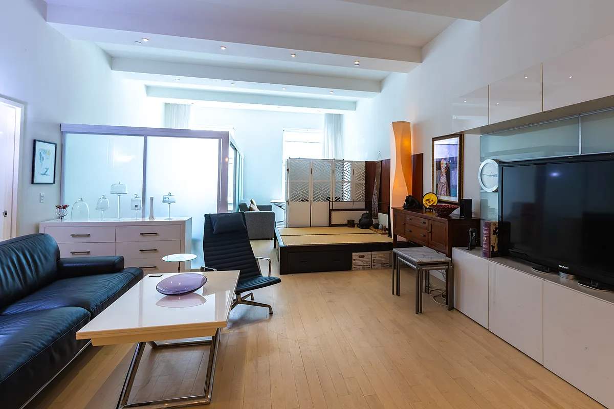 Exchange Loft | Financial District | Designer Loft with Rooftop & Pool photo 7