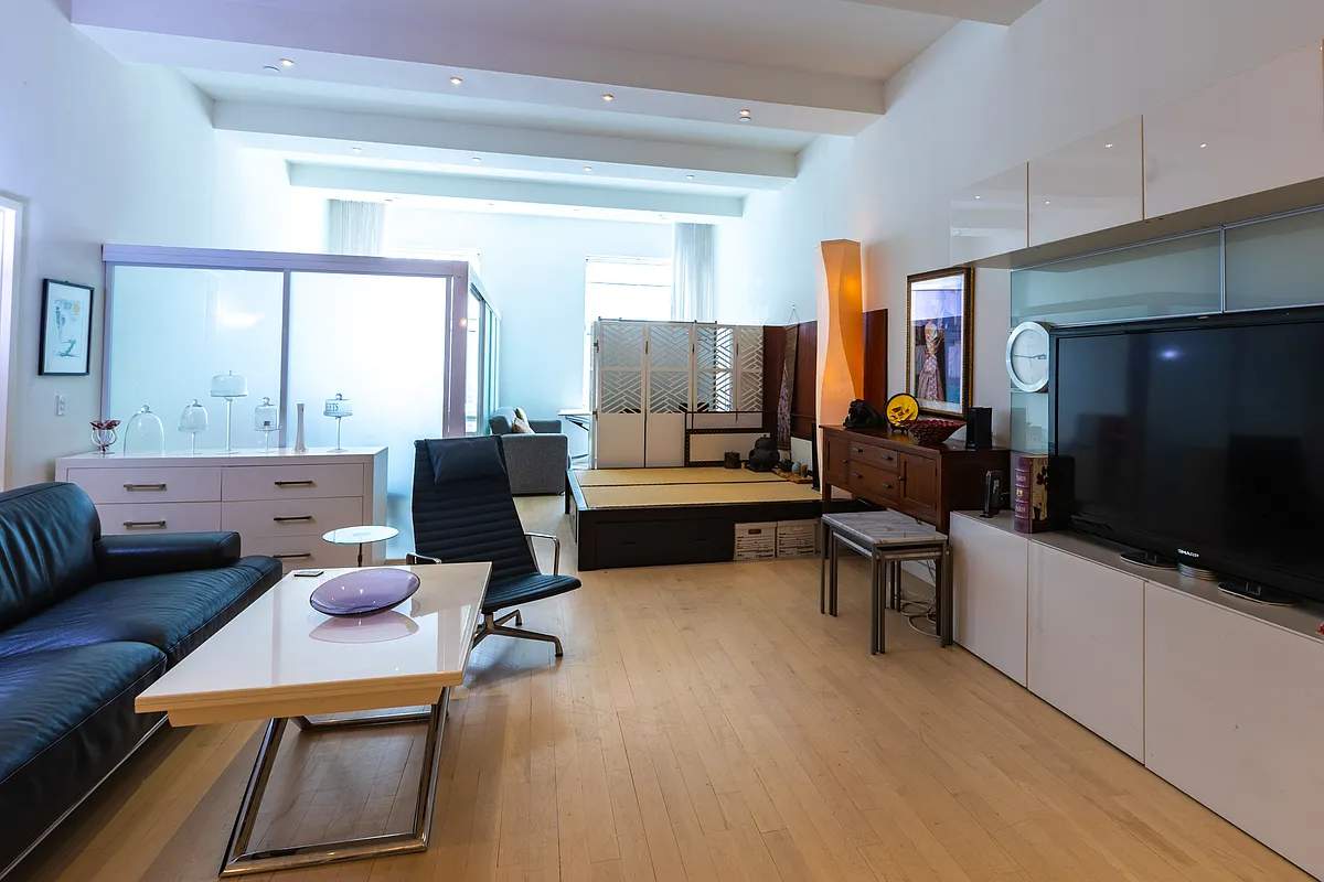 Exchange Loft | Financial District | Designer Loft with Rooftop & Pool photo 8