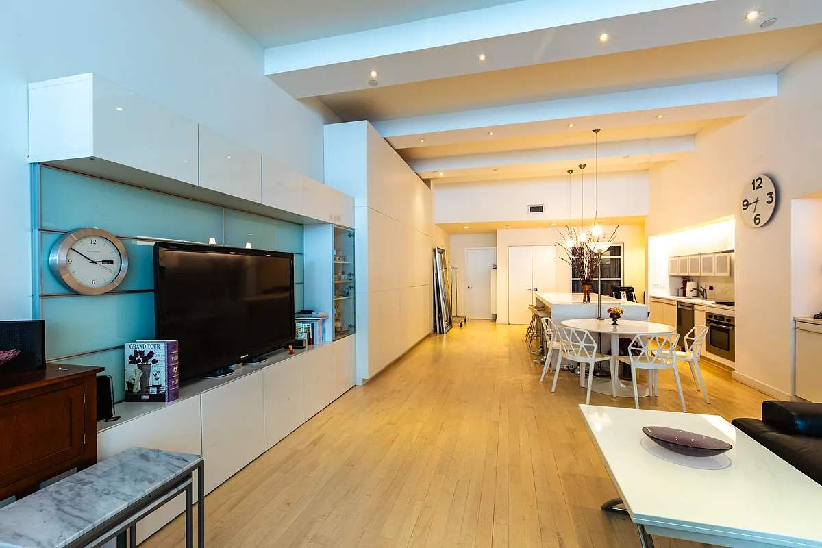 Exchange Loft | Financial District | Designer Loft with Rooftop & Pool photo 6