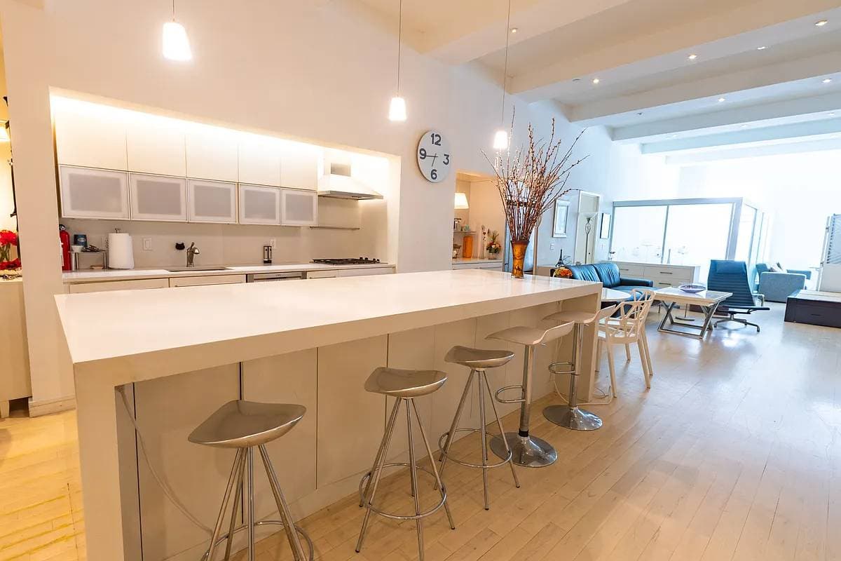 Exchange Loft | Financial District | Designer Loft with Rooftop & Pool photo 13