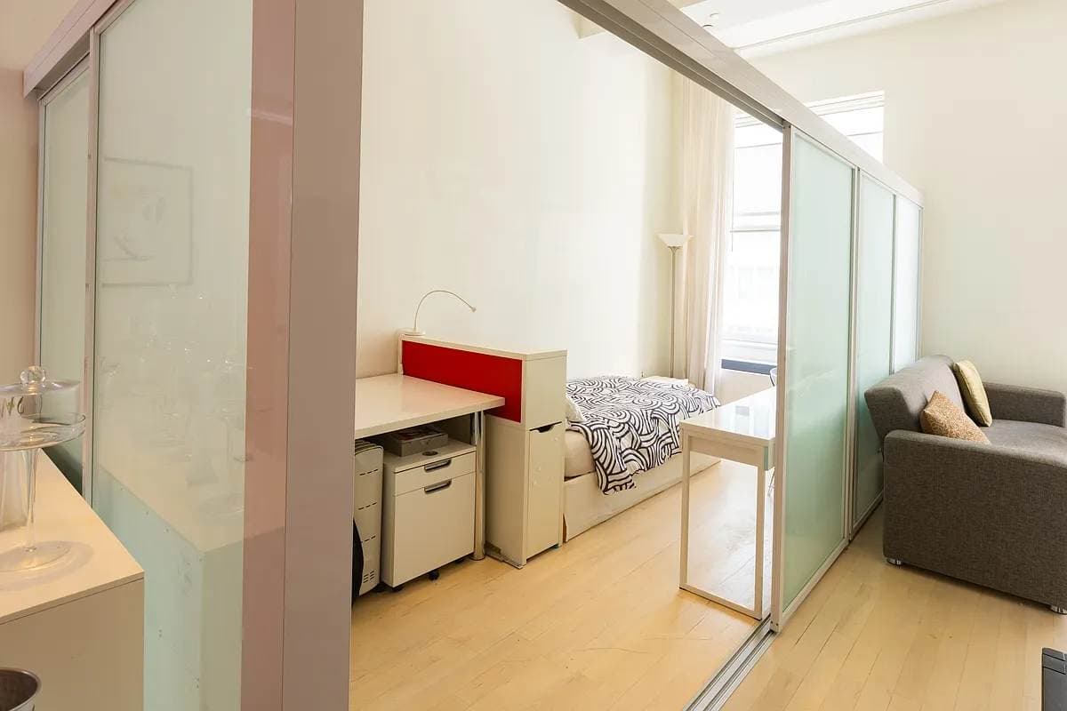 Exchange Loft | Financial District | Designer Loft with Rooftop & Pool photo 16