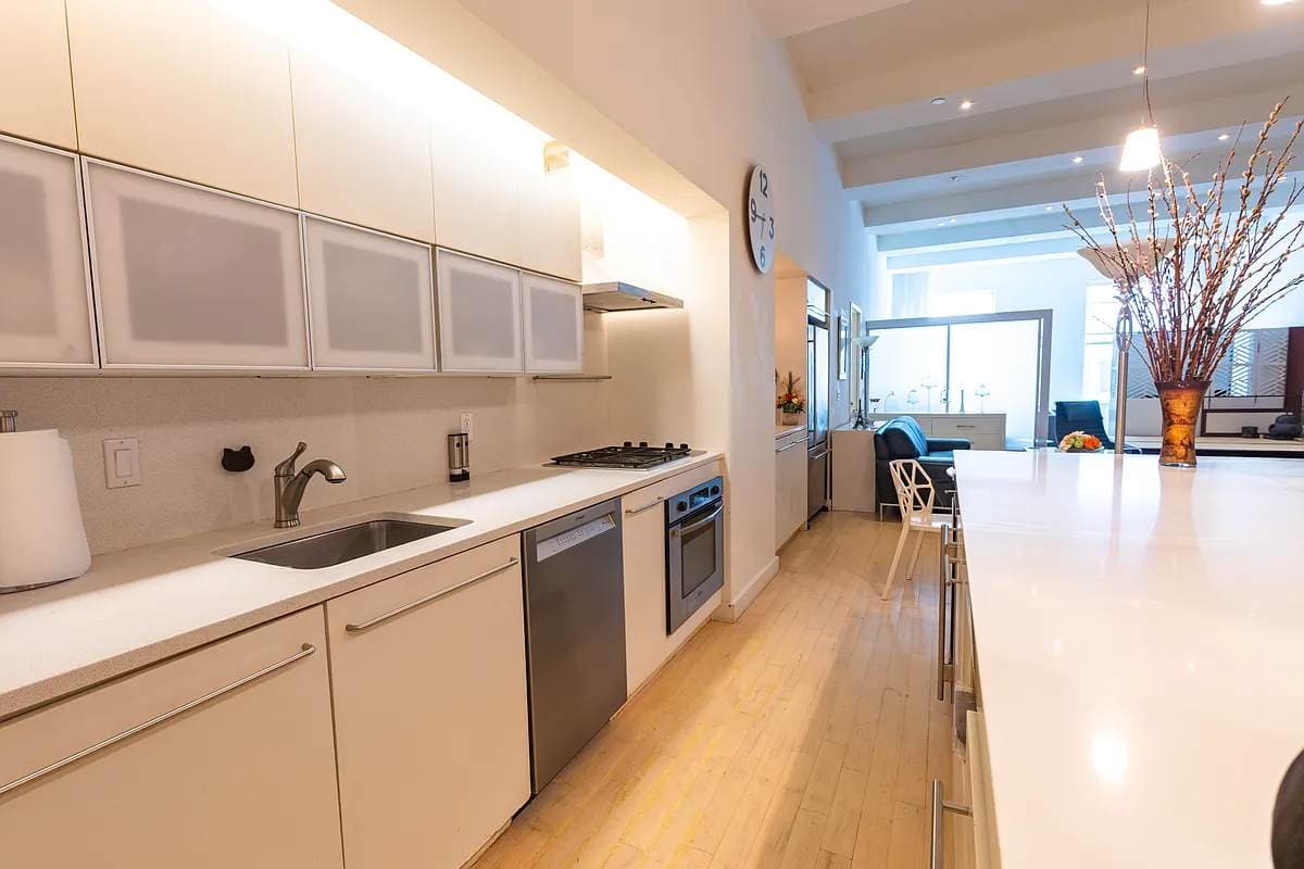 Exchange Loft | Financial District | Designer Loft with Rooftop & Pool photo 11