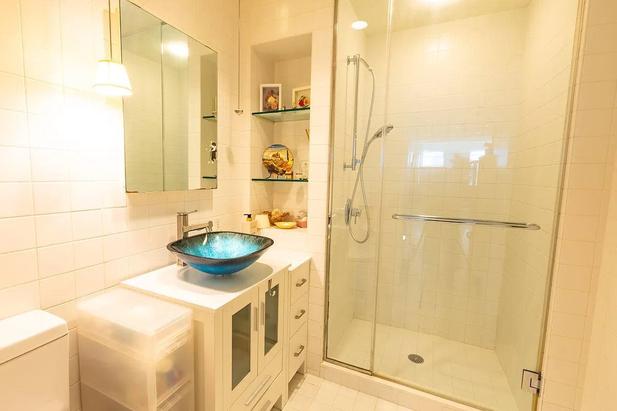 Exchange Loft | Financial District | Designer Loft with Rooftop & Pool photo 18