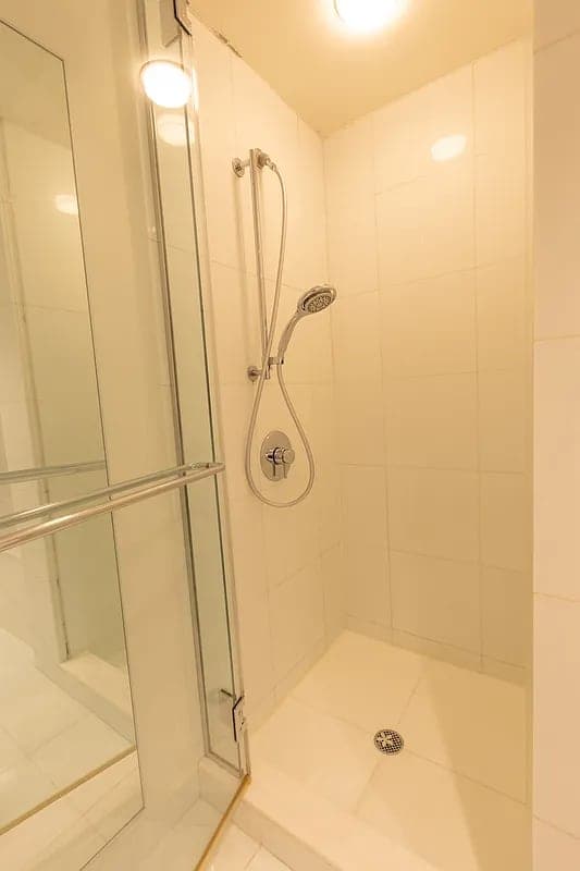 Exchange Loft | Financial District | Designer Loft with Rooftop & Pool photo 22