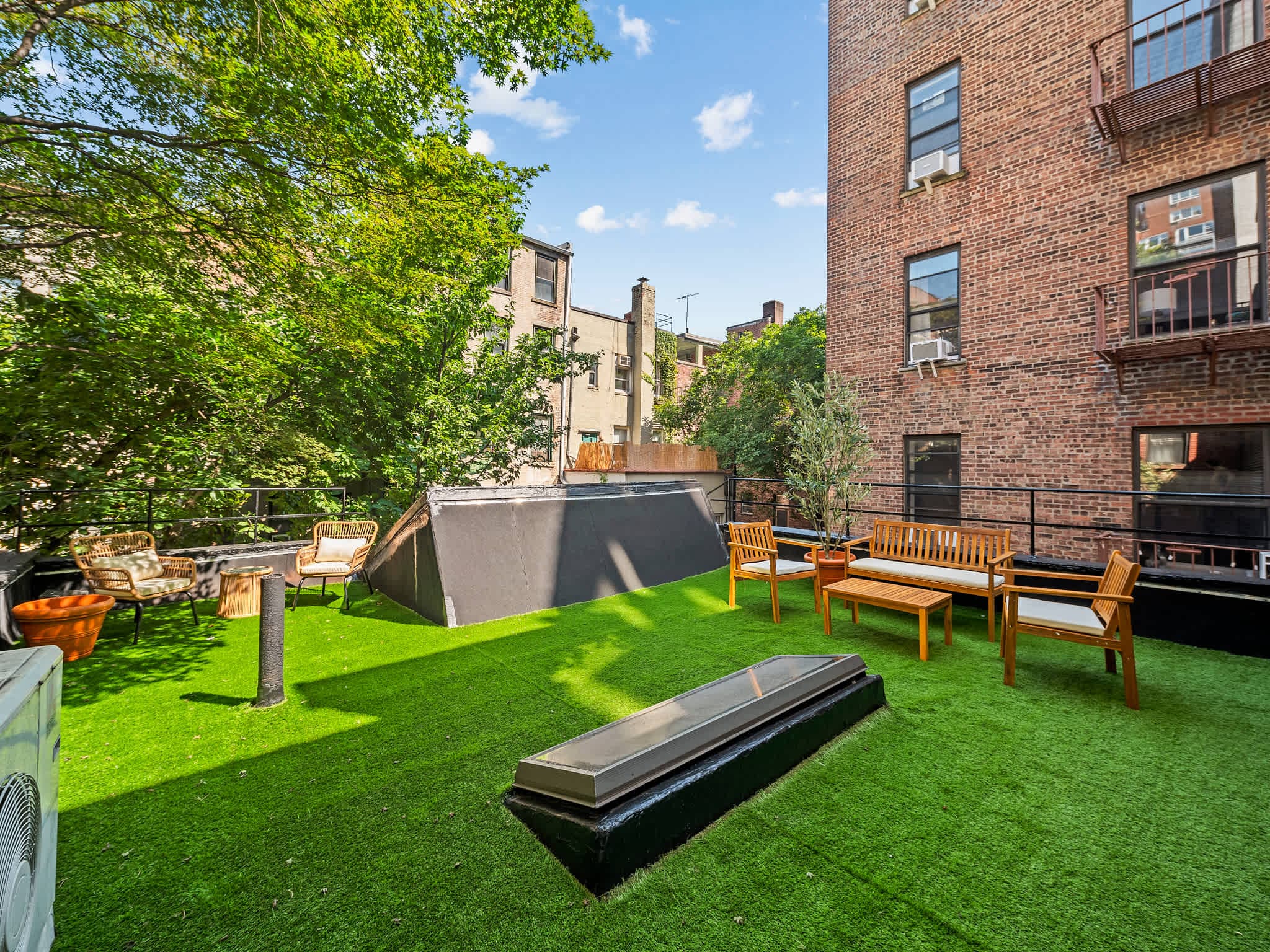 Maison Sixth II | SoHo | Modern Full-Floor Residence photo 2