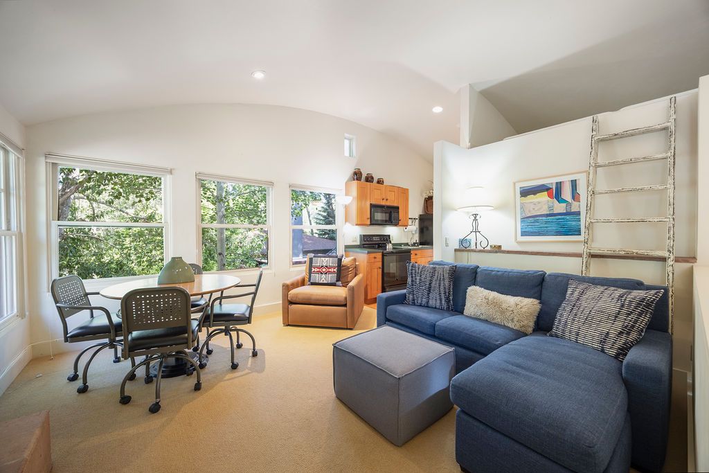 Image of Living space #4